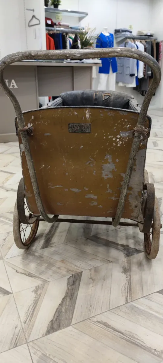 Cochecito antiguo de madera para 2 niños