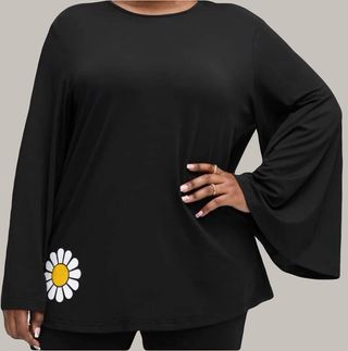 NUEVA Blusa negra manga acampanada con flor