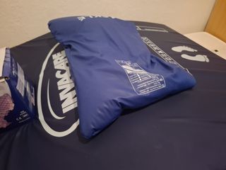 Cama hospitalaria articulada con carro elevador