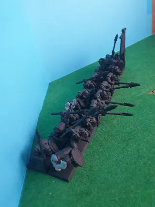 Warhammer Orcs con lance e gruppo di comando