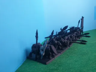 Warhammer Orcs con lance e gruppo di comando