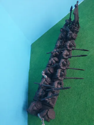 Warhammer Orcs con lance e gruppo di comando