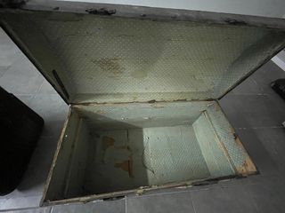 Baúl antiguo madera y metal