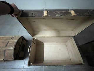 Baúl antiguo madera y metal