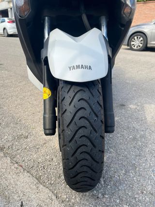 Yamaha XMAX 400