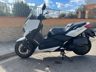 Yamaha XMAX 400