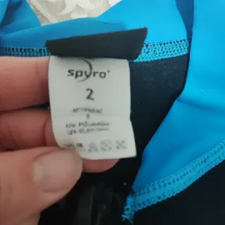 Neopreno infantil Spyro azul y negro. Talla 2-4