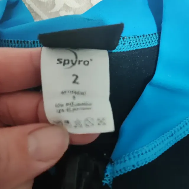 Neopreno infantil Spyro azul y negro. Talla 2-4