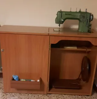 Máquina de coser Refrey Transforma 427