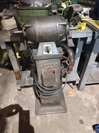 Esmeriladora de banco Formi