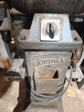 Esmeriladora de banco Formi