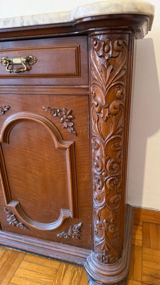 APARADOR antiguo madera tallada y mármol (vintage)