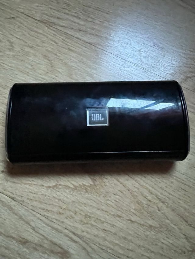 Altavoz JBL Negro y Plateado