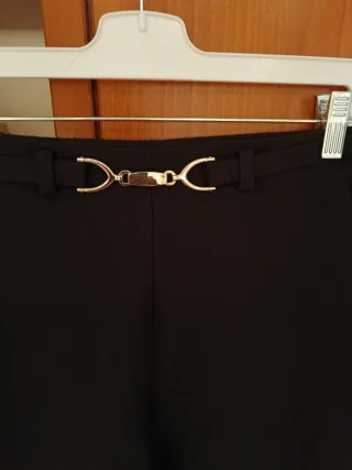 Pantalón negro Mango 