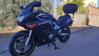Suzuki GSX 750 F Negra