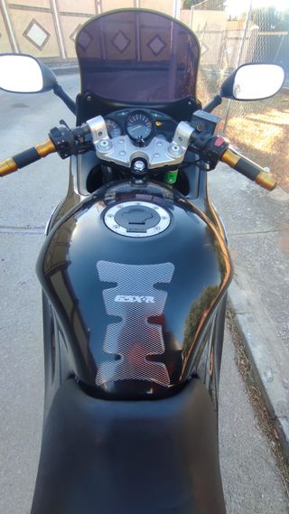 Suzuki GSX 750 F Negra