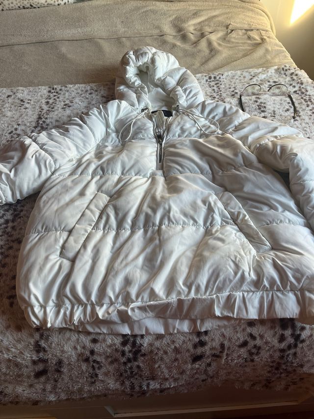 Chaqueta acolchada Bershka blanca