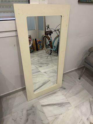 Specchio a figura intera in legno e vetro