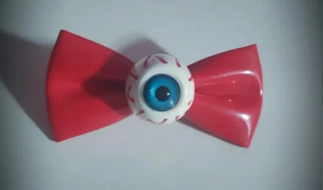 Lazo rojo con ojo Halloween