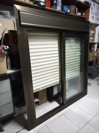 Ventana corredera de aluminio de 125 x 134 cm