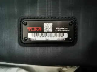 Bolsa de viaje TUMI negra. NUEVA.