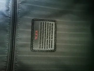 Bolsa de viaje TUMI negra. NUEVA.