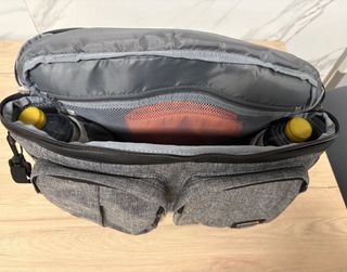Bolso organizador para carrito de bebé gris