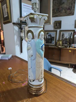 Pie de lámpara Manises figuras religiosas