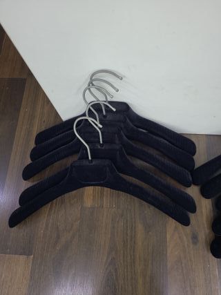 Lote 10 perchas terciopelo negro