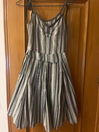Vestido de tirantes con rayas