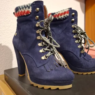 Botines ante azul marino con detalle tobillo