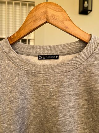 Sudadera crop gris Zara Talla S