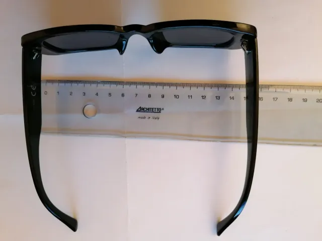 Occhiali da sole neri UV400