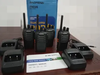 4 RADIOS WALKIE TALKIE NEGRA