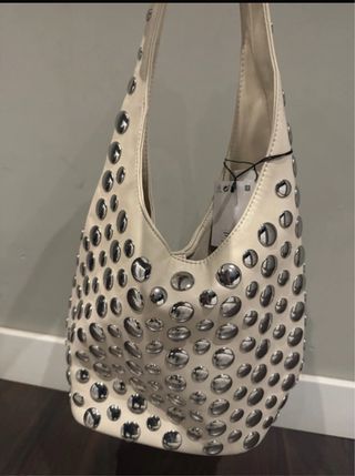 Bolso Beige con Tachas Plateadas