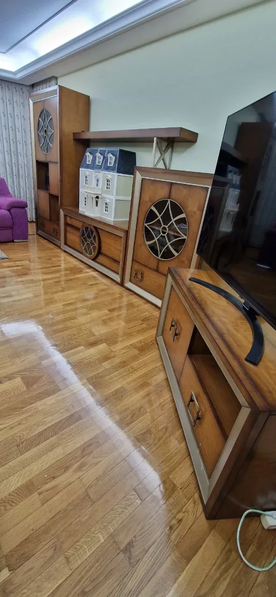 Mueble de salón madera y cristal