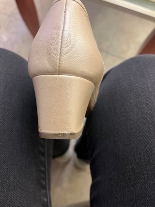 Zapatos tacón Chiccas beige mujer