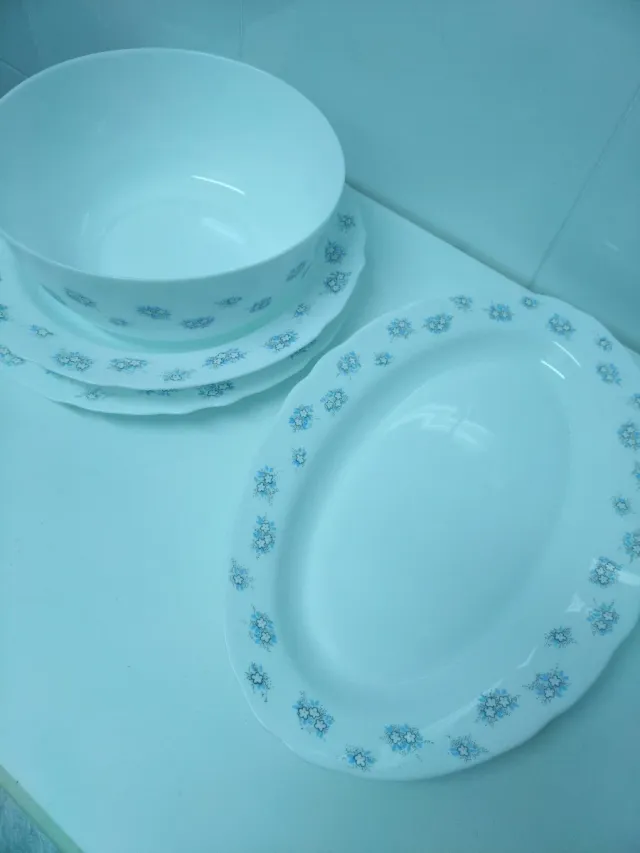 4 set di fontane in porcellana con fiori blu