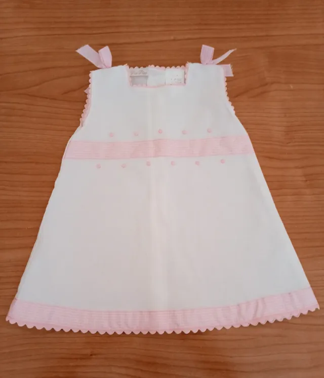 Vestido de bebé blanco y rosa