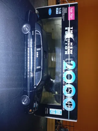 Lincoln Town Car Limusina Sun Star 1/18 Negro