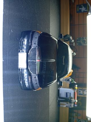 Lincoln Town Car Limusina Sun Star 1/18 Negro