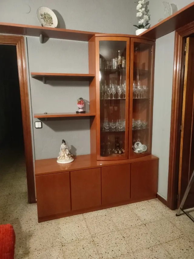 Mueble Comedor Madera y con Vitrina de Cristal