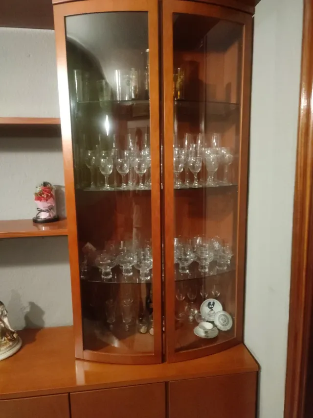 Mueble Comedor Madera y con Vitrina de Cristal