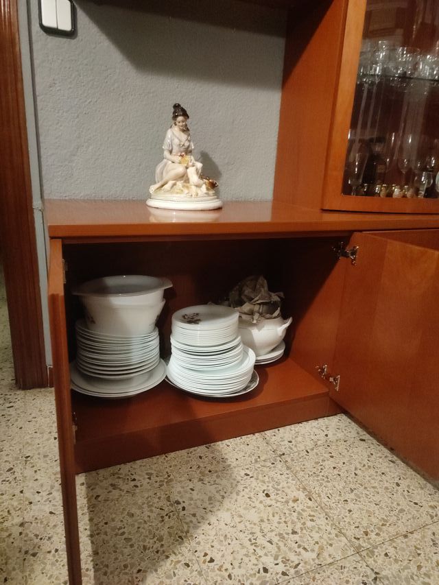 Mueble Comedor Madera y con Vitrina de Cristal