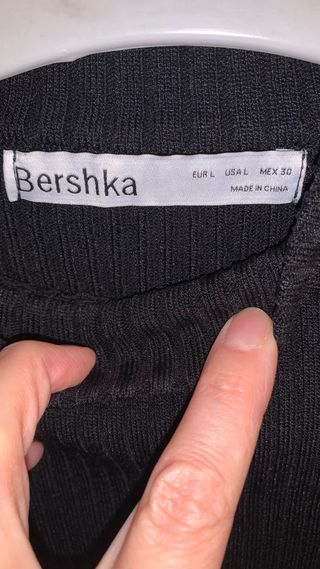 Jersey Bershka Negro Cuello Alto