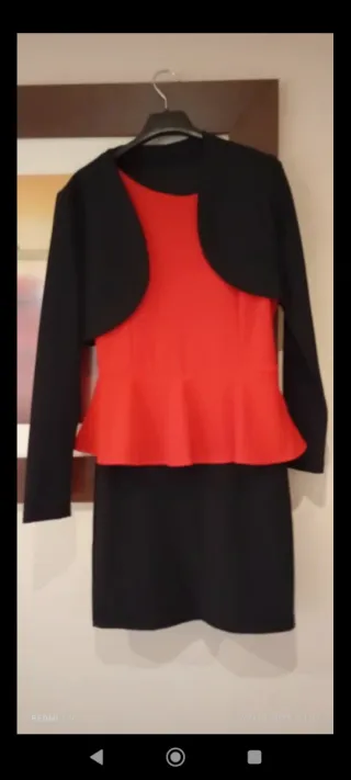 Vestido fiesta negro y rojo Incluye manchas largas