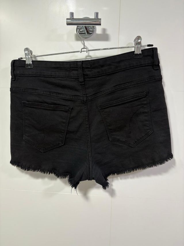 Pantalón corto vaquero negro