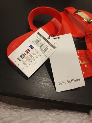 Sandalias Pedro del Hierro goma roja.