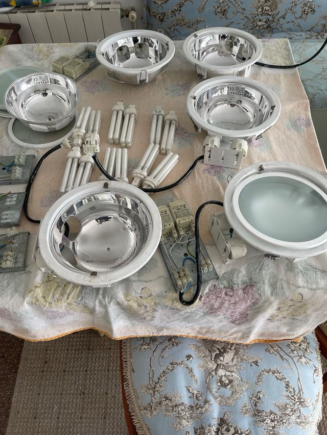 Focos de techo blancos