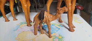 figuras camellos de piel decorativas